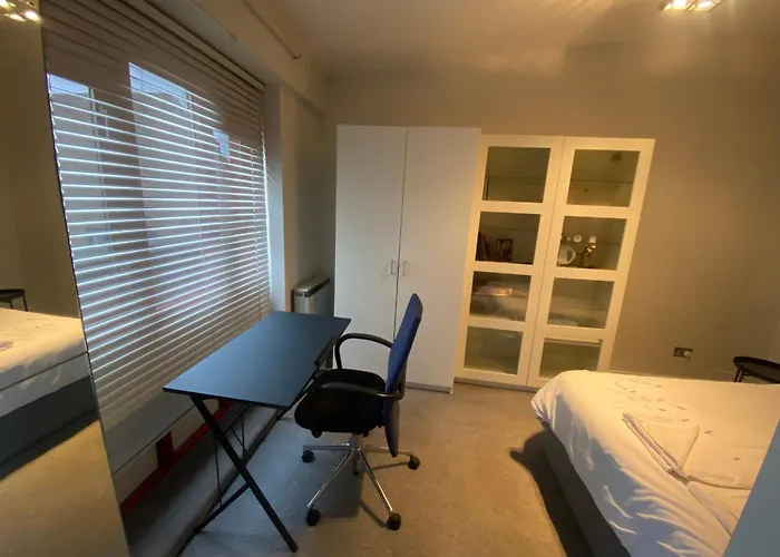 Lovely Bright Double Room-Private Bathroom