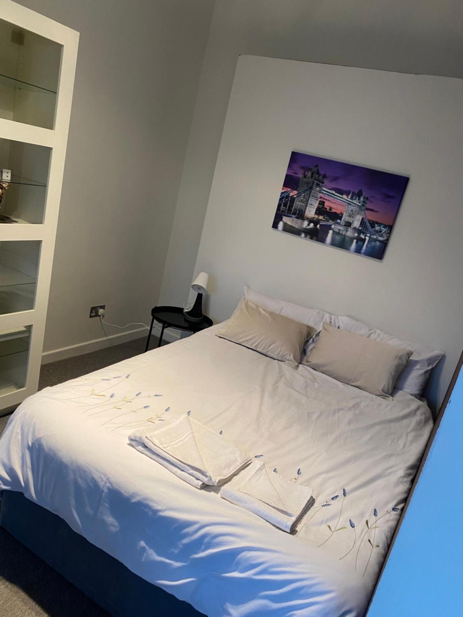 Lovely Bright Double Room-private Bathroom * London