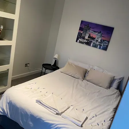 Lovely Bright Double Room-Private Bathroom London Exterior photo